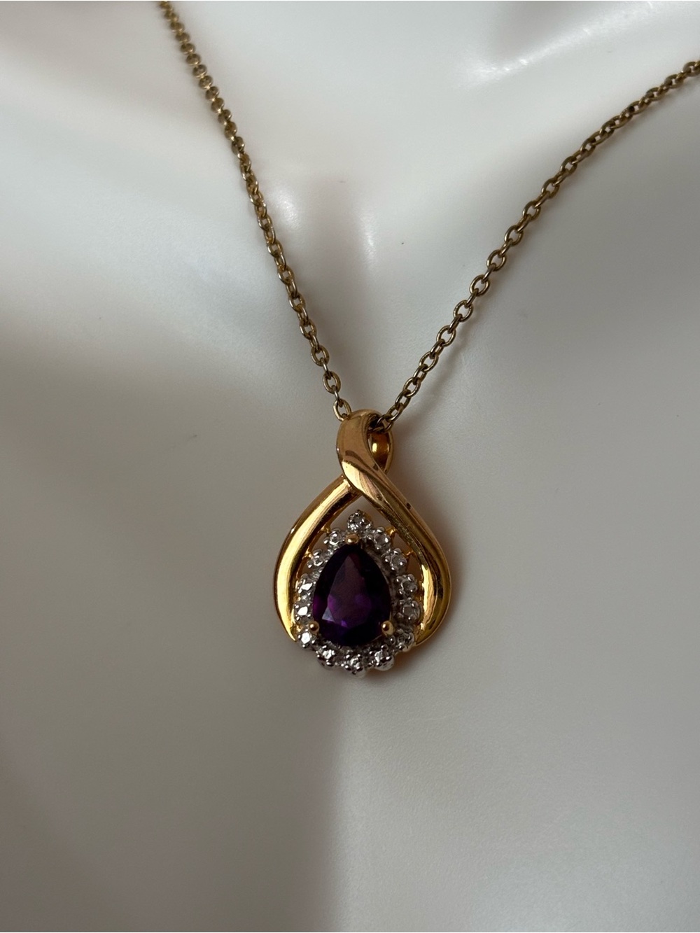 Gold tone Teardrop Pendant Necklace with Purple Gemstone